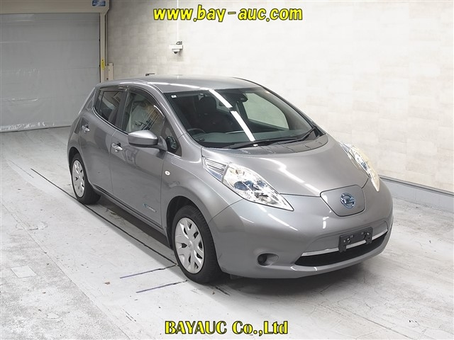 NISSAN LEAF — фото