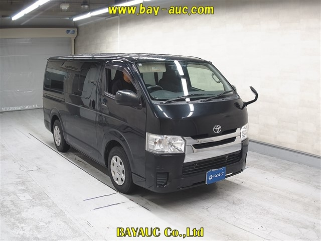 TOYOTA HIACE — фото