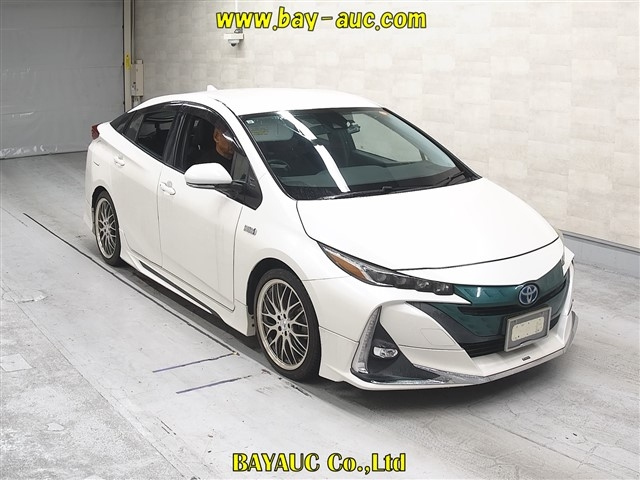 TOYOTA PRIUS — фото