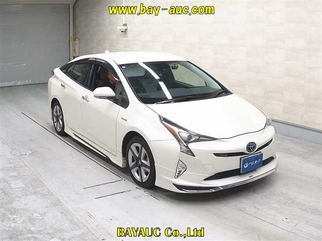TOYOTA PRIUS — фото