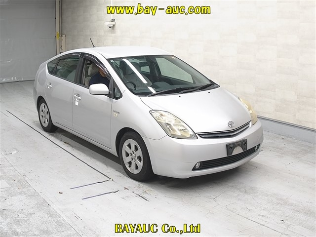 TOYOTA PRIUS — фото