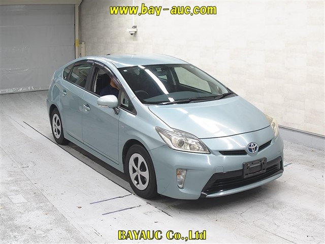TOYOTA PRIUS — фото