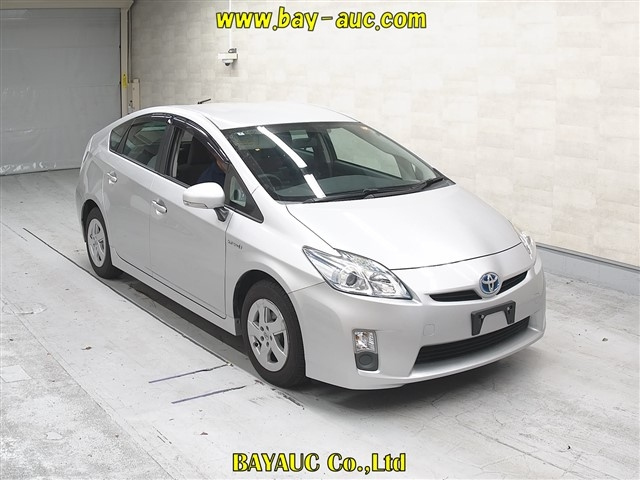 TOYOTA PRIUS — фото