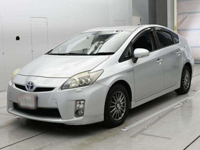 TOYOTA PRIUS — фото