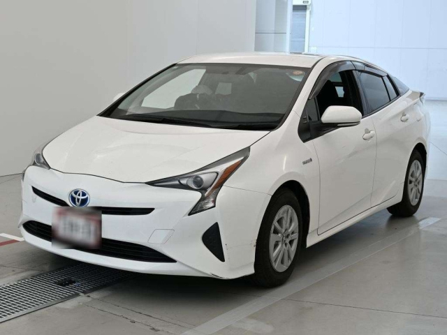 TOYOTA PRIUS — фото