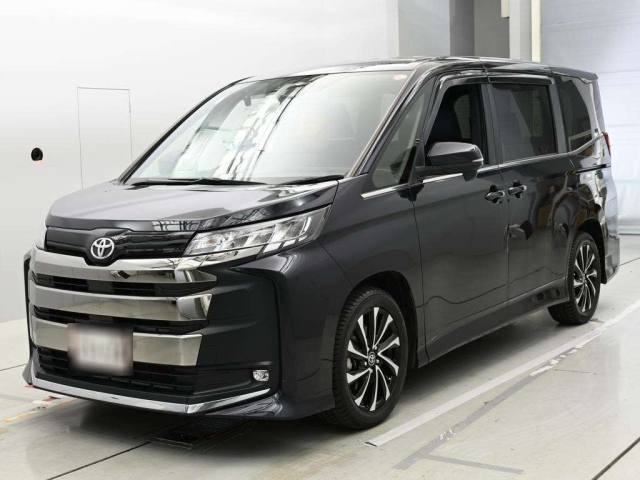 TOYOTA NOAH — фото