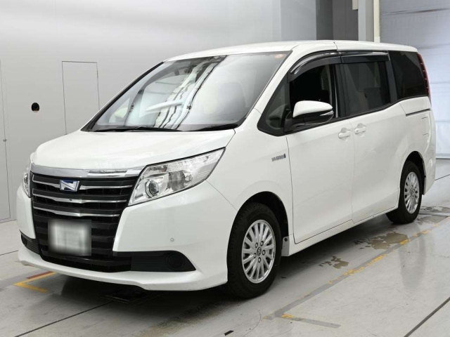 TOYOTA NOAH — фото
