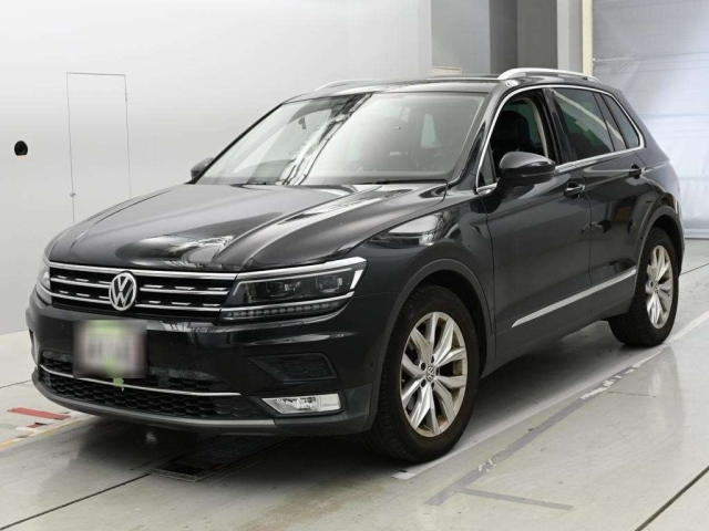 VOLKSWAGEN TIGUAN — фото