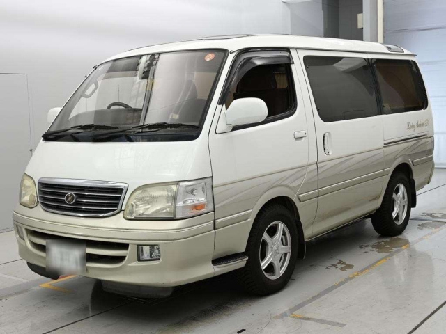 TOYOTA HIACE — фото