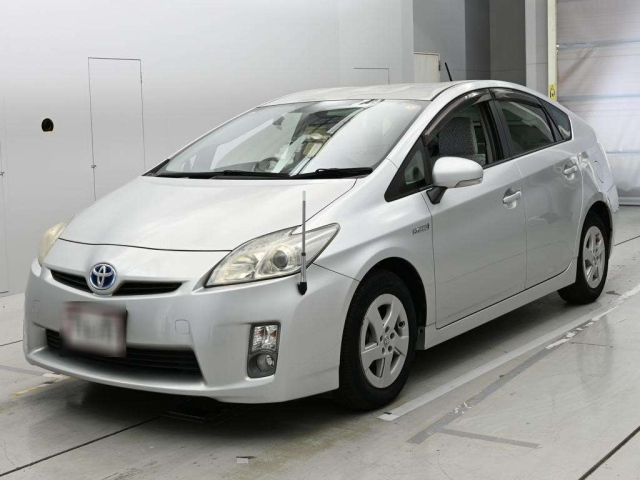 TOYOTA PRIUS — фото