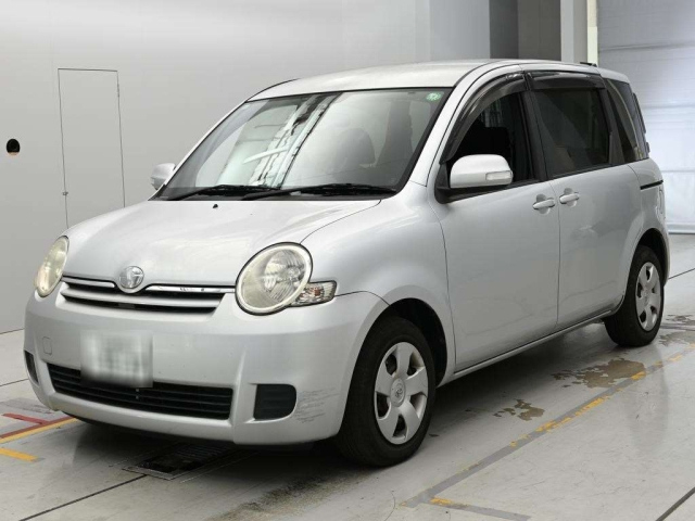 TOYOTA SIENTA — фото