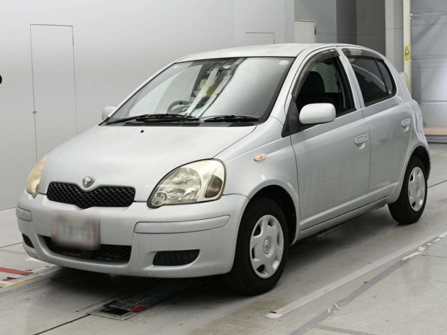 TOYOTA VITZ — фото