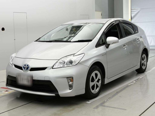 TOYOTA PRIUS — фото
