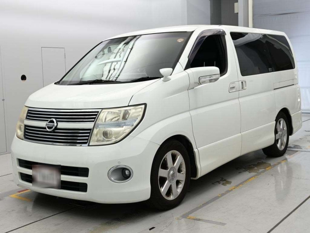 NISSAN ELGRAND — фото