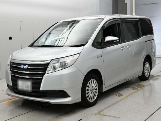 TOYOTA NOAH — фото
