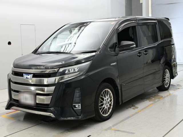 TOYOTA NOAH — фото