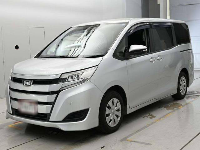 TOYOTA NOAH — фото