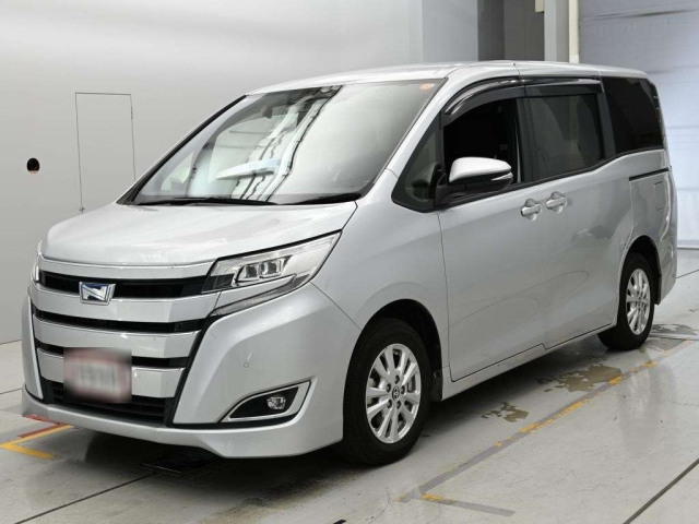 TOYOTA NOAH — фото