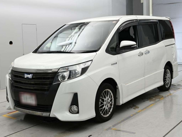 TOYOTA NOAH — фото