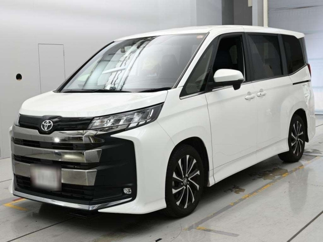 TOYOTA NOAH — фото