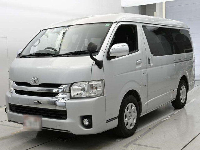 TOYOTA HIACE — фото