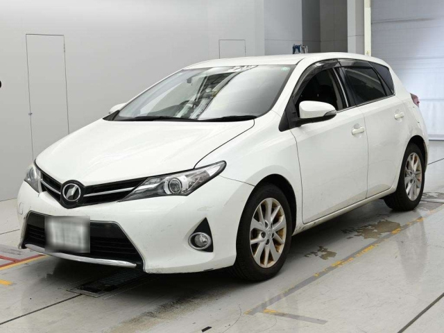 TOYOTA AURIS — фото