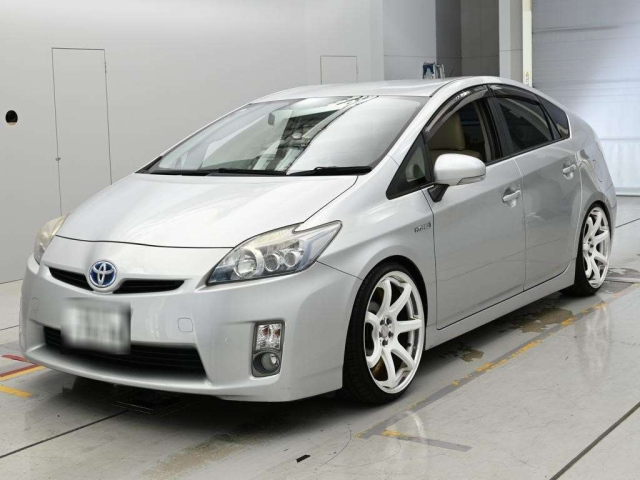 TOYOTA PRIUS — фото