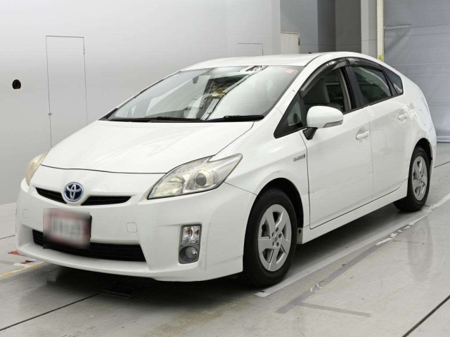 TOYOTA PRIUS — фото
