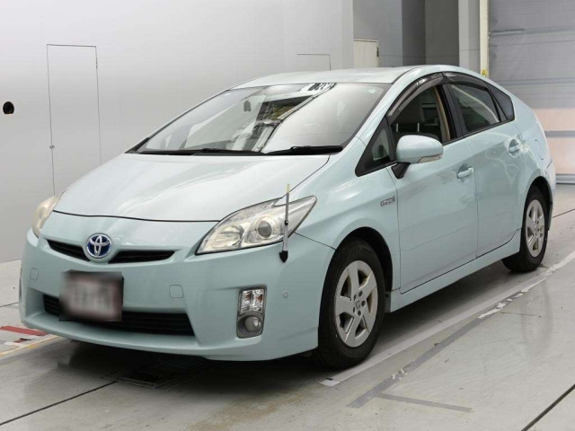TOYOTA PRIUS — фото