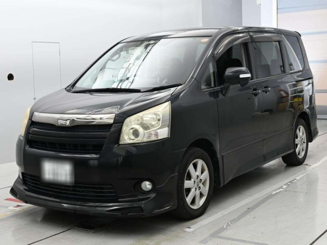 TOYOTA NOAH — фото