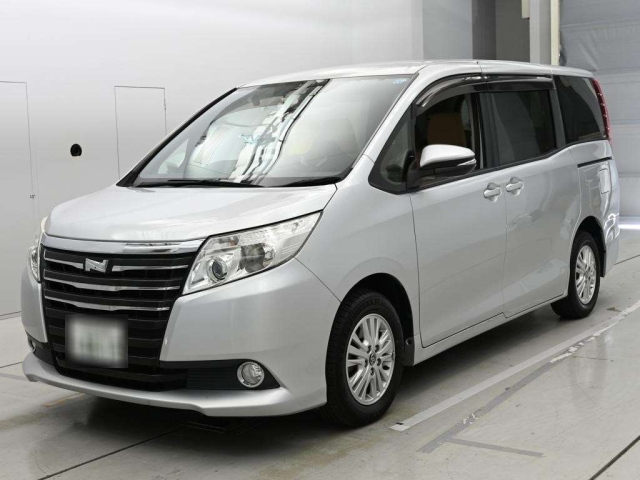 TOYOTA NOAH — фото