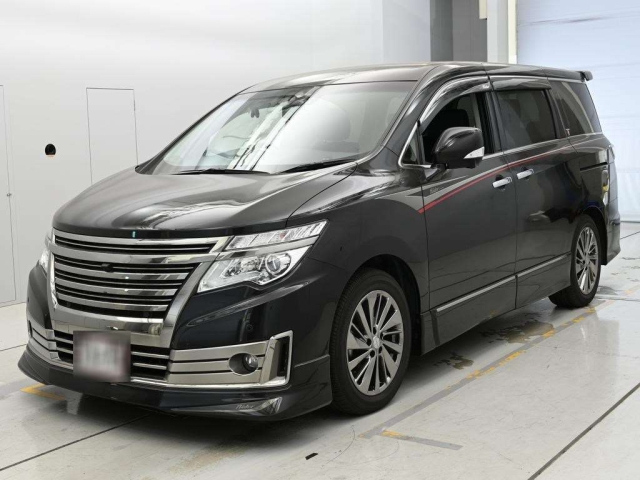 NISSAN ELGRAND — фото