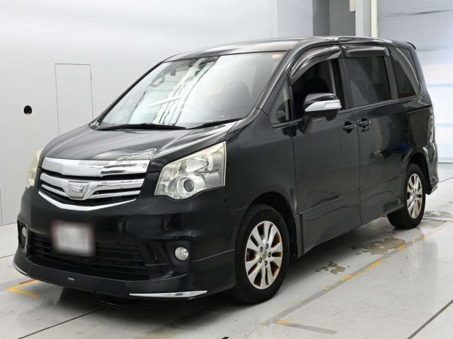TOYOTA NOAH — фото