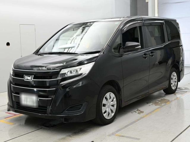 TOYOTA NOAH — фото