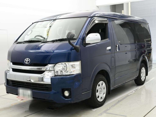 TOYOTA HIACE — фото