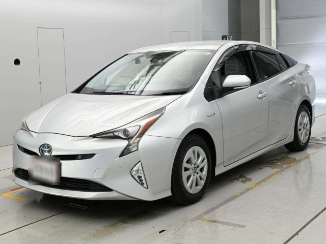 TOYOTA PRIUS — фото