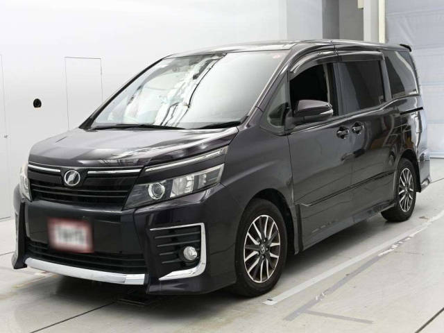 TOYOTA VOXY — фото