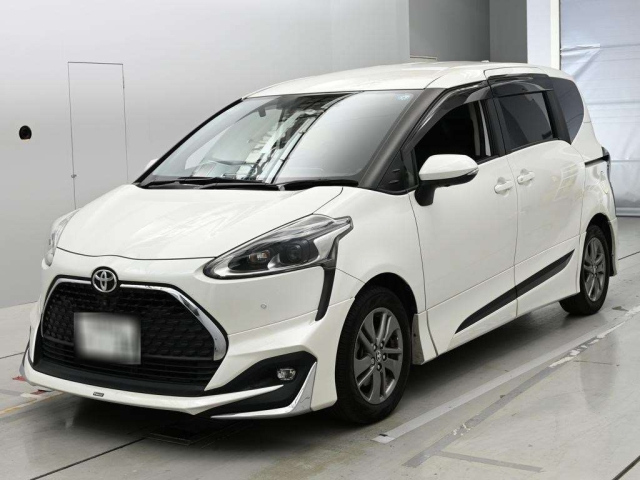 TOYOTA SIENTA — фото