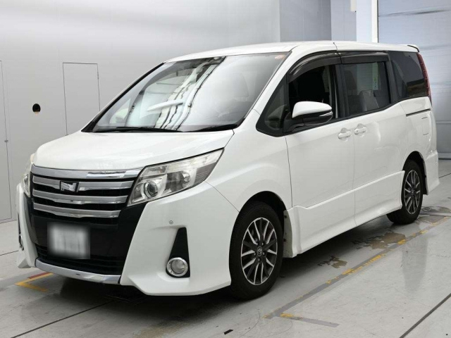 TOYOTA NOAH — фото