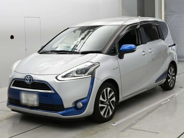 TOYOTA SIENTA — фото
