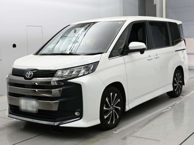 TOYOTA NOAH — фото