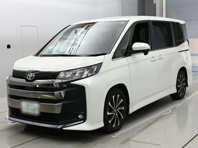TOYOTA NOAH — фото