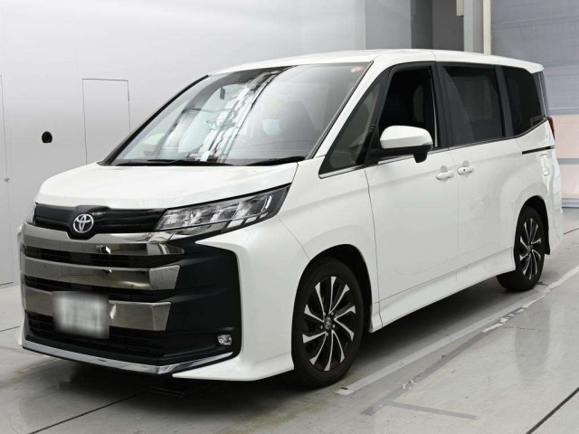 TOYOTA NOAH — фото