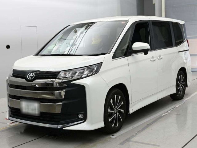 TOYOTA NOAH — фото