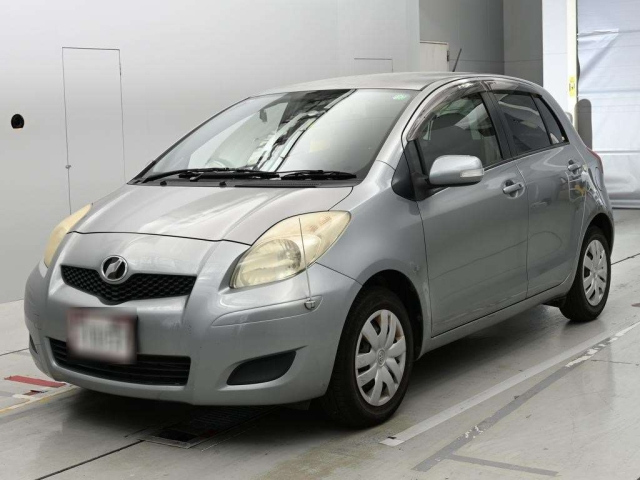 TOYOTA VITZ — фото