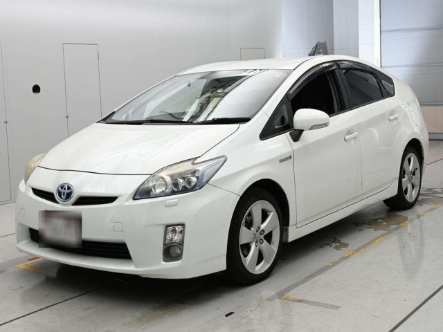 TOYOTA PRIUS — фото