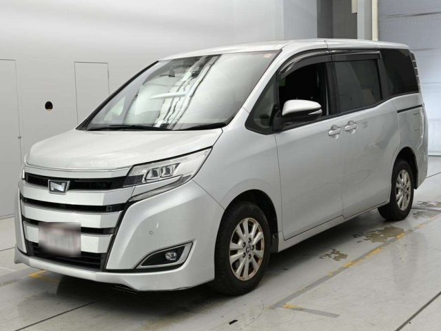 TOYOTA NOAH — фото