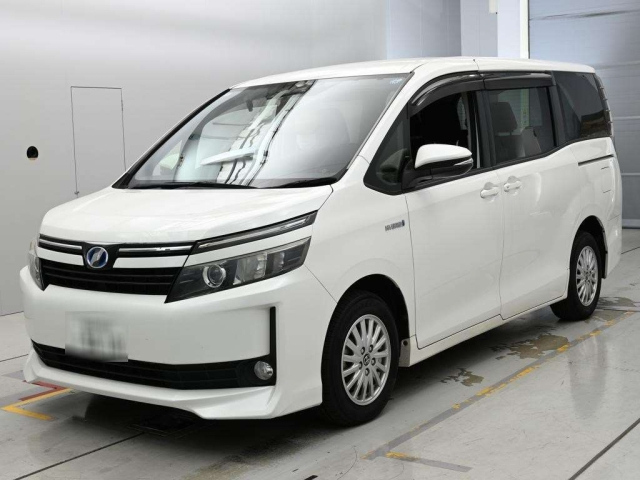 TOYOTA VOXY — фото