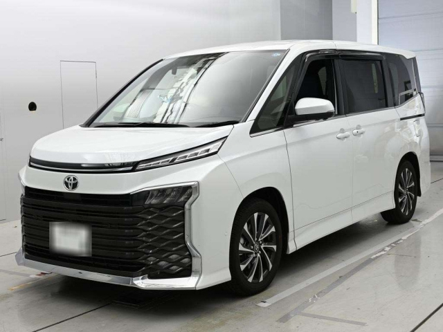 TOYOTA VOXY — фото
