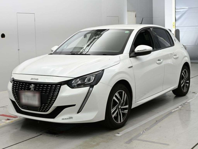PEUGEOT 208 — фото